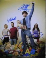 Raising Hope Cast Signed 11x14 - (Earn 17 reward points on this item worth €3.76)