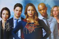 SUPERGIRL 15x10 Cast Signed Photo - (Earn 75 reward points on this item worth €16.58)